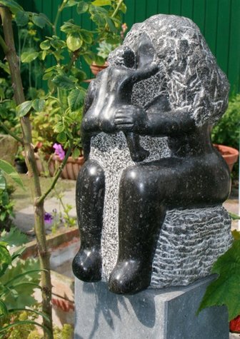 kind op schoot - Arduin h 35 x b 15 x d 20.jpg