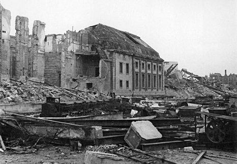 Berlijn, Nieuwe Rijkskanselarij. 1950 ruïne.jpg
