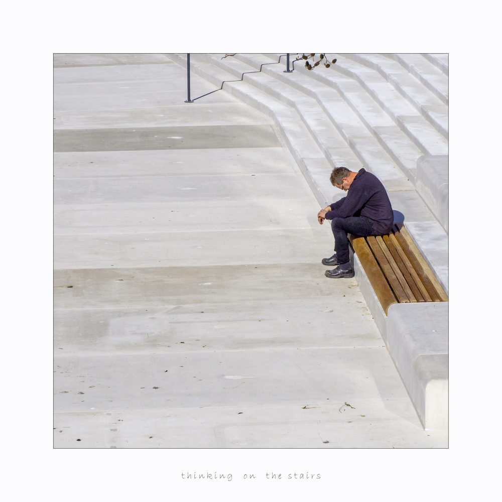 Sadness on the stairs - Han Overgaauw