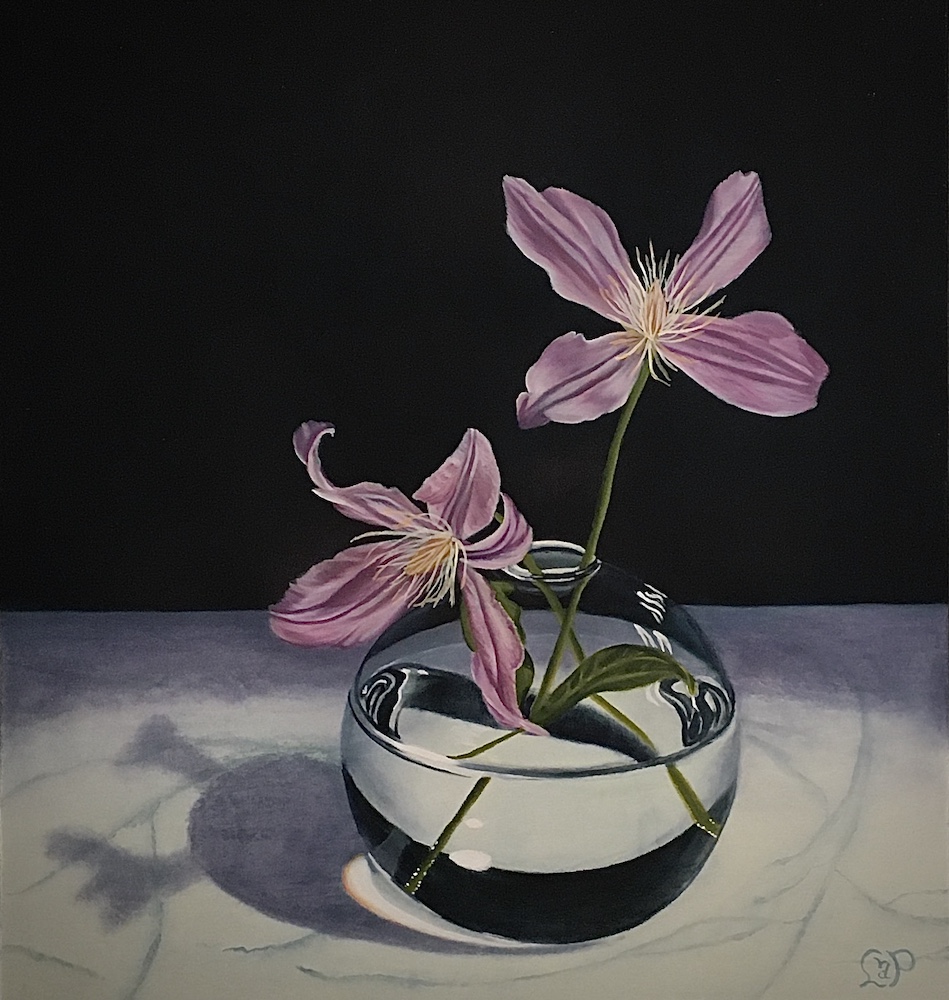 Clematis in glazen bolletje - Lianne van der Plaat