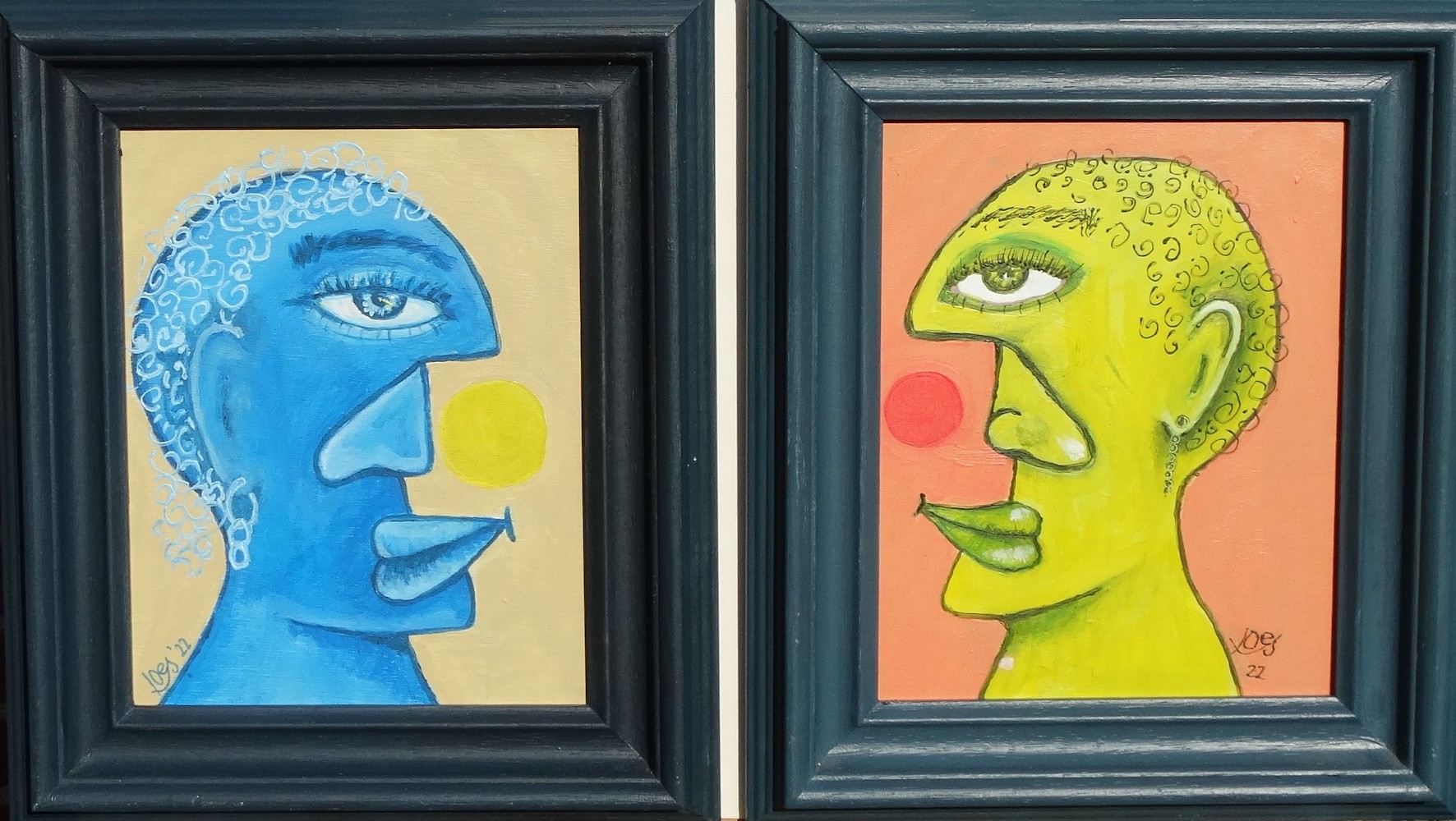 Twee of vier verspreide hoofden - Loes Oosterveen